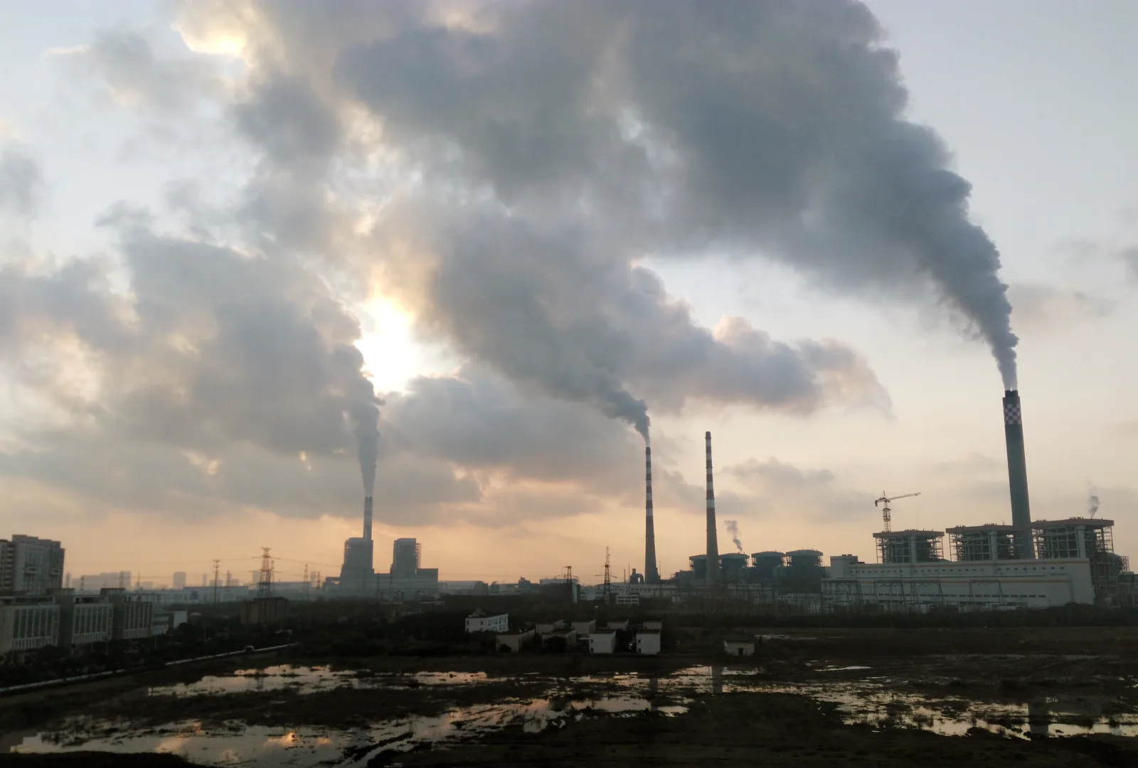 A photo of Jiangsu Nantong power station.