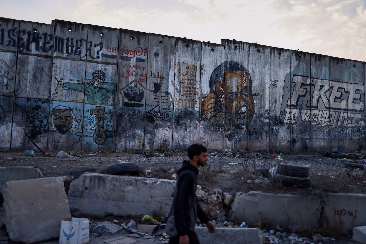 As Palestinians Yearn for a Leader, Top Candidate Remains Behind Bars