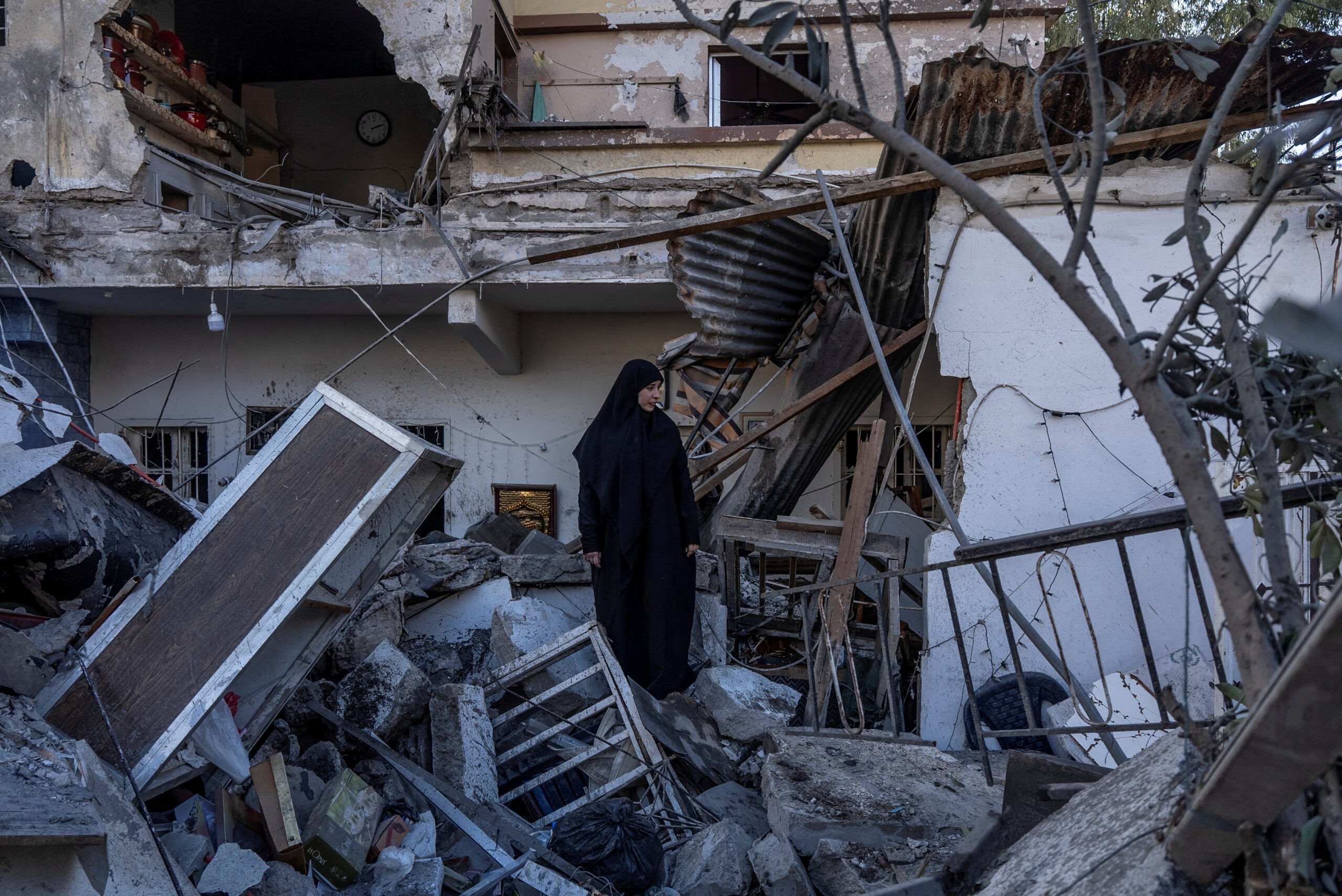 War in Iran: Regional Shockwaves and the Search for an Exit